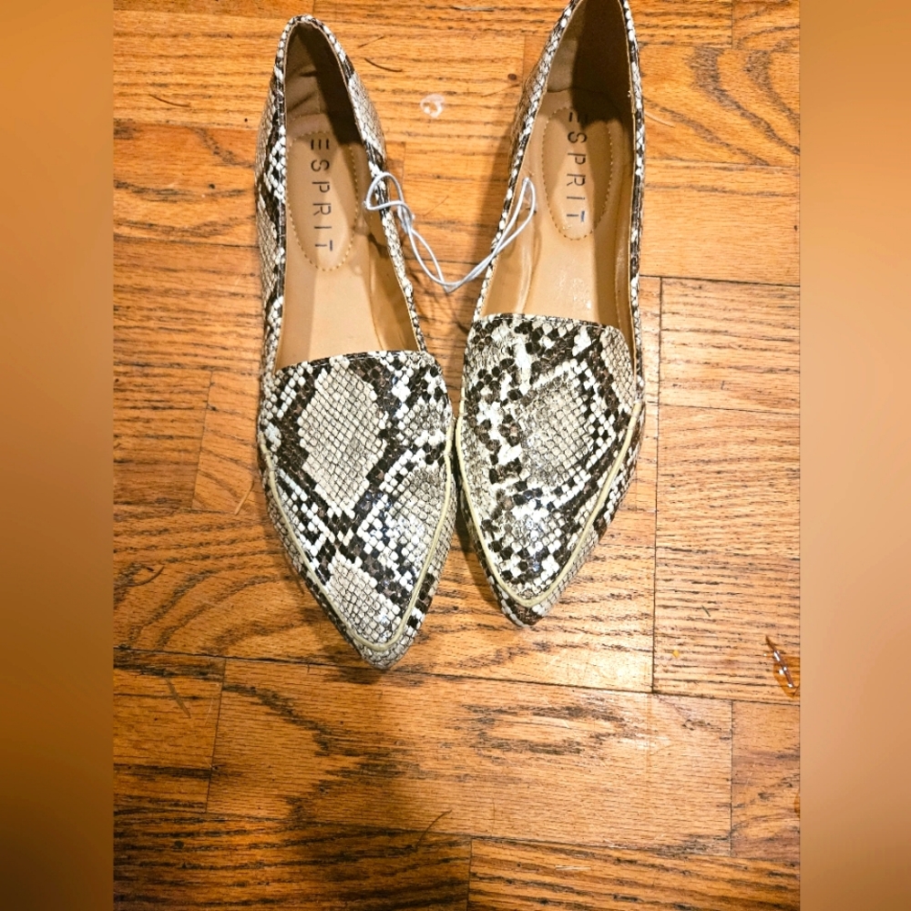 Esprit aize 6.5 leopard/ print with white NWOT BRAND NEW SHOES